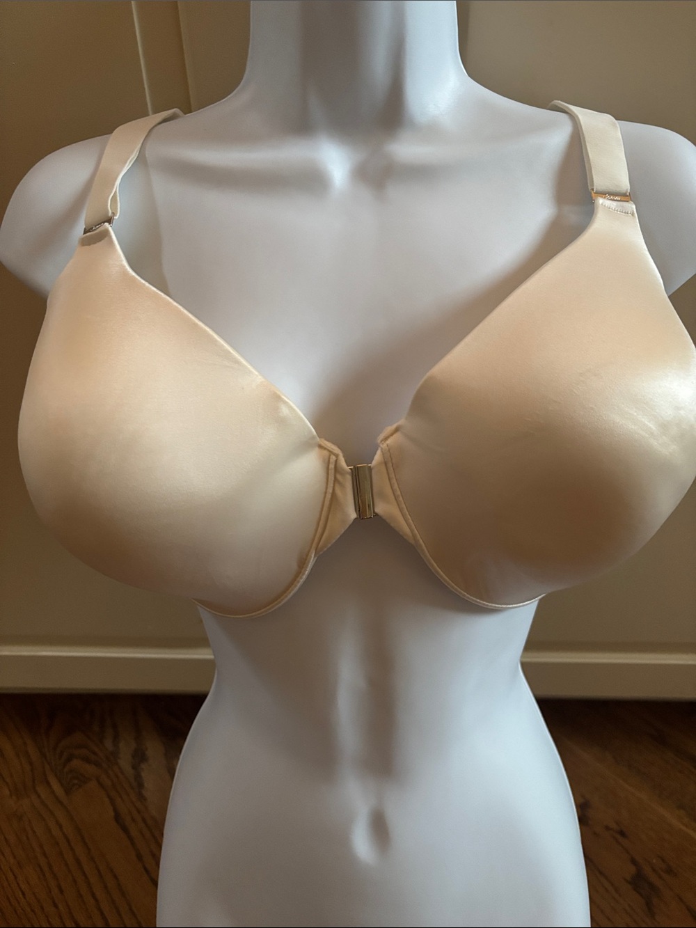 Soma Vanishing Back Full Coverage Lined Front Closure Ivory 40D